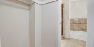 Spacious Westlake Home Gallery 19