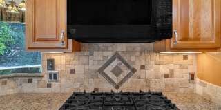 Beautiful & Spacious 4Bd 3.5Bath Home w/An Occupied Mother in Law Suite on Lower Level Gallery 30