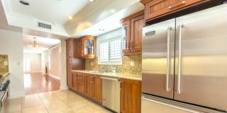 Spacious 3BR Condo with Luxury Finishes in Brentwood! Gallery 9