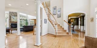 26368 STRATHAVEN Court Gallery 3