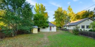 Charming house for rent, with laundry machines included and fenced yard. Gallery 19