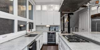 1838 W Erie St Gallery 10