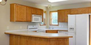 Beautiful 3 bedroom + Den, 2 Bathroom, 3 car garage single family home. MUST SEE! Gallery 9