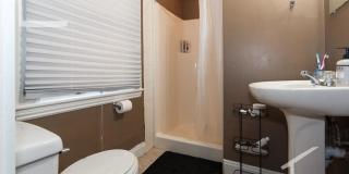 Huge 4 bed in Allston Gallery 6