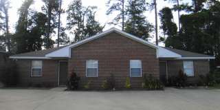 2B/2B Duplex With Fenced Yard! Gallery 1