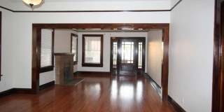 Historic 2 BR Bulgalow with Loft Gallery 8