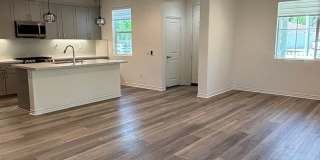 Bright Four-Bedroom Townhome in Whittier and Walkable Palm Park Gallery 1