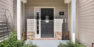 Charming 3-Bed Townhome in Prime Richmond Hill Location! Gallery 5