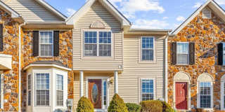 Spacious Townhome with Modern Amenities and Relaxing Outdoor Space near Fort Meade Gallery 1