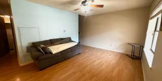 1824 S 8th St - Mulberry Way Gallery 1