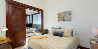 Wailupe Seaside Haven: Beachfront Luxury Home w/ Infinity Pool & City Proximity Gallery 27