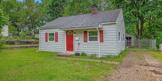 Cute Remodeled Two Bedroom 1 Bathroom Bungalow! Gallery 15