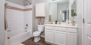 Woodlake Apartments Gallery 8