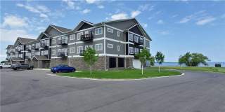 LAKE VIEW- 3 Bedroom Condo Gallery 5
