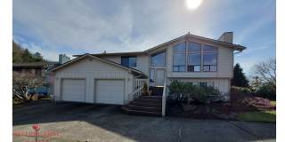 HUGE 5-BEDROOM home with separate BONUS ROOM for rent!! Large fenced yard!!! Gallery 1