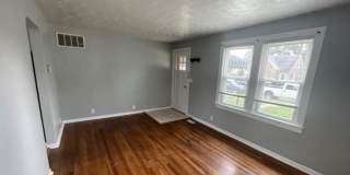 Charming 2BR Home with 1-Car Attached Garage, Hardwood Floor, and Washer/Dryer Provided! Gallery 1