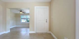 BEAUTIFUL ANNUAL RENTAL HOME - Convenient Location! Gallery 7