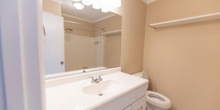 Charming 2 BD, 2.5 BA Townhome w/ a Community Pool in a Prime Winston Location Gallery 16