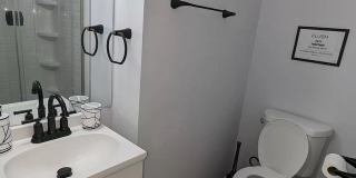 Room in 3 Bedroom Home at Merrill Pl Gallery 1