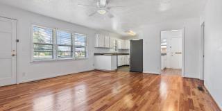 1708 N Poplar Street Gallery 7