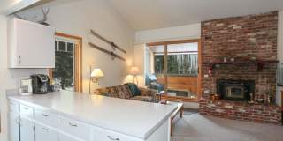 Warrior's Mark Condo! Walk to town and on the bus route! Gallery 18