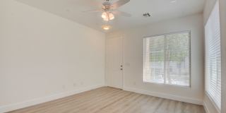2 Story 2 Bedroom Gated Community Amazing Location Gallery 3