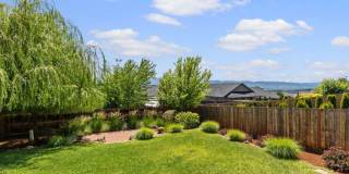 Luxury East Medford Home with 4 Bedrooms, 2 Bonus Rooms & Dual Living Areas Gallery 39