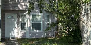 2bd 1.5ba Townhouse w/ Bonus Rm & Deck Gallery 1