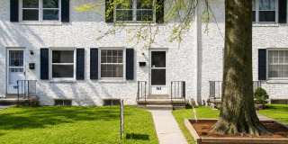 2BD/1BA East End Townhome!! 2BD/1BA East End Townhome!! Gallery 1