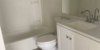 Newly Remodeled 2 bed 2 bath Town-homes in Central Phoenix!! Gated and Pool *** Move-in Special! 50% OFF First and Second months rent! Low Deposit only $995.00. Gallery 9