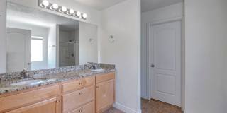Beautiful 2 Story Home w attached 2 car garage Gallery 27