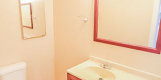 Charming 2 Bedroom 1 Bath Home - Downtown Everett Gallery 9