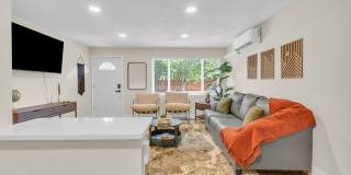Fully Furnished Sunnyside Townhome | All-Inclusive | Flexible Stays Gallery 16