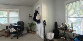Beautiful 1 bed/1 bath near Duke utilities included and off street parking! Gallery 7