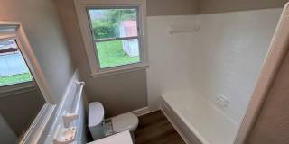 3Bed 1.5Ba available now- Now get 1st month rent free! Gallery 5