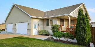 South Sioux Falls 3BR Twin Home | Main Floor Living & Finished Lower Level! Gallery 1