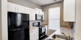 Linden Square Gallery 28