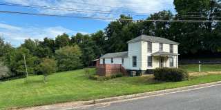 4BR, 1BA SFH on Large Lot Gallery 1