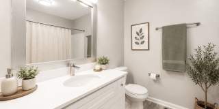 Alexander Crossing Apartments & Townhomes Gallery 4