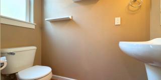 Bright 2-Bed, 2.5-Bath Beaverton Townhouse with Attached Garage & AC Gallery 9