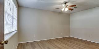 2 Bed Jack & Jill Bathroom  2 Car Garage With Office In The Heart of Yukon! Gallery 30