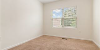 3be / 2.5ba Townhouse with Screened Porch and Community Pool in North Durham Gallery 15