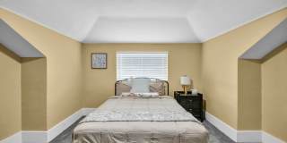 FULLY FURNISHED HISTORIC CHARMER BETWEEN UNR & DOWNTOWN – UTILITIES INCLUDED, MODERN UPGRADES, PRIME LOCATION Gallery 24