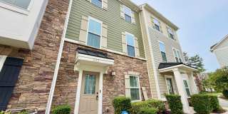 Wow! Beautiful 3 bedroom, 2 1/2 bath townhouse style home. Gallery 1