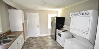 Coming Soon! 3 Bedroom and 1 Bath Home (Pets Considered) Gallery 5