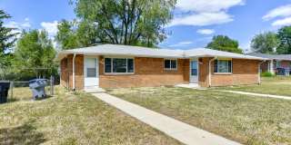 Two Bedroom/One Bathroom - Fenced Yard - Open Kitchen - Fully Updated Gallery 1