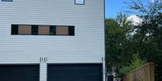 Great Townhouse Minutes from Optimist Hall  NODA Gallery 1