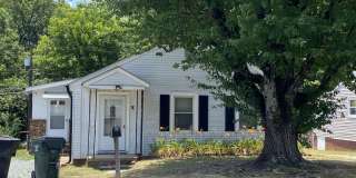 Cute two bedroom house in quiet neighborhood Gallery 1