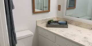 Spacious Duplex in South Redlands with Pool Access Gallery 8