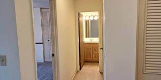 Corinthian Gallery 32